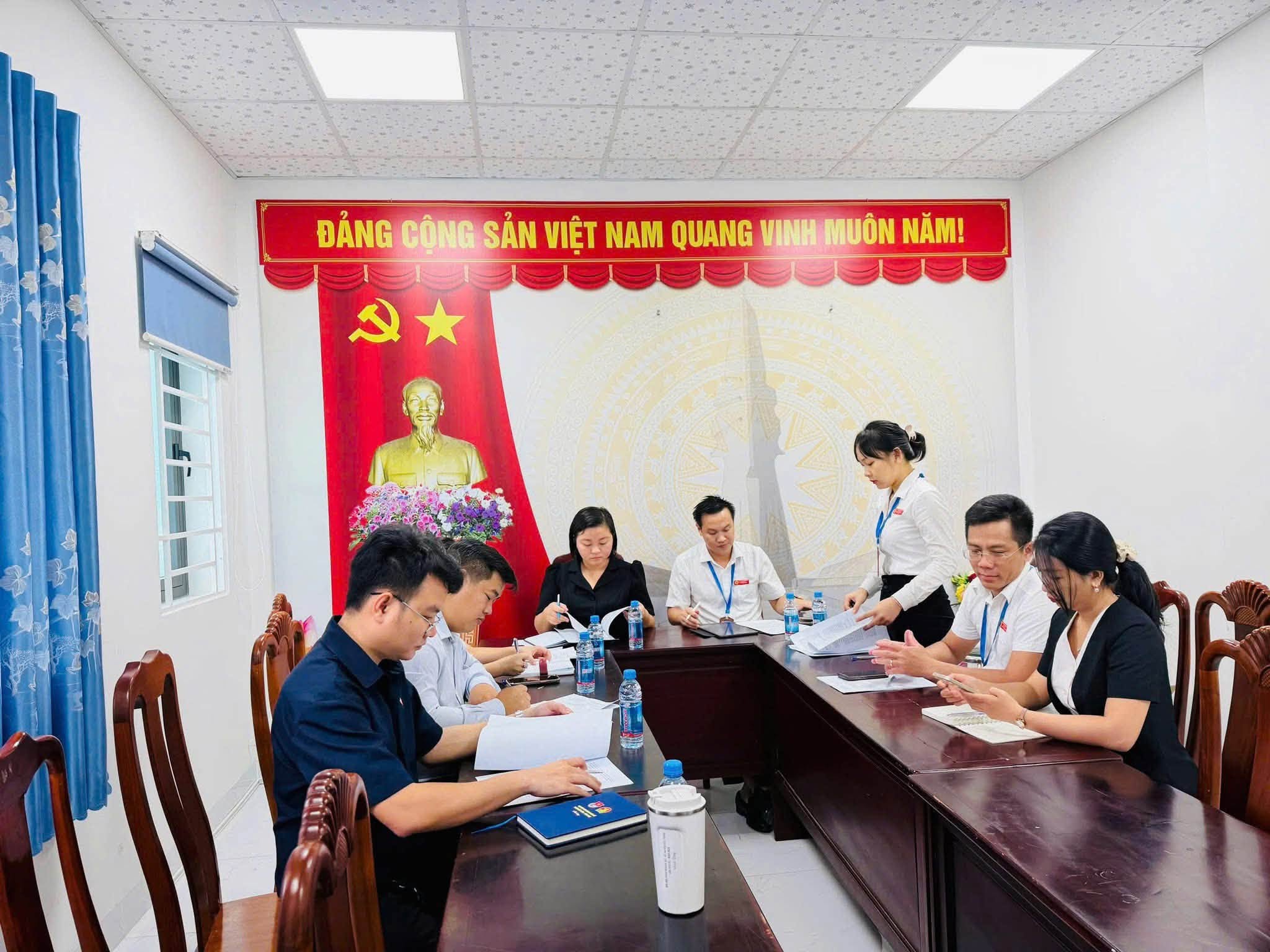 GIÁM SÁT VIỆC THỰC HIỆN CẢI CÁCH HÀNH CHÍNH TẠI TRUNG TÂM PHỤC VỤ HÀNH CHÍNH CÔNG PHƯỜNG TÂY NAM