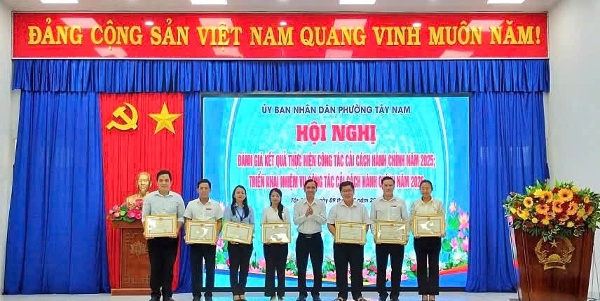 Phường Tây Nam tổ chức hội nghị đánh giá kết quả thực hiện công tác cải cách hành chính năm 2025