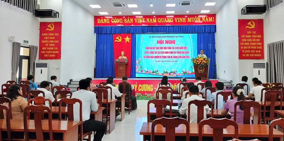 Phường Tây Nam tổ chức hội nghị đánh giá kết quả thực hiện công tác cải cách hành chính năm 2025