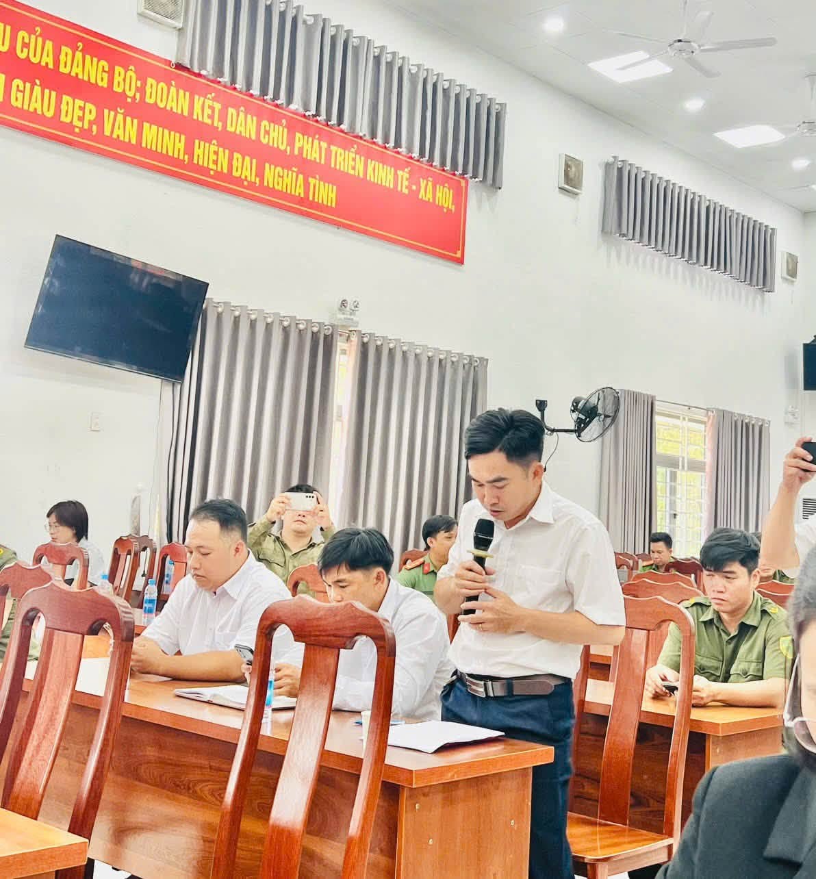 CÔNG AN PHƯỜNG TÂY NAM TỔ CHỨC TỌA ĐÀM “CÔNG AN LẮNG NGHE Ý KIẾN NHÂN DÂN”