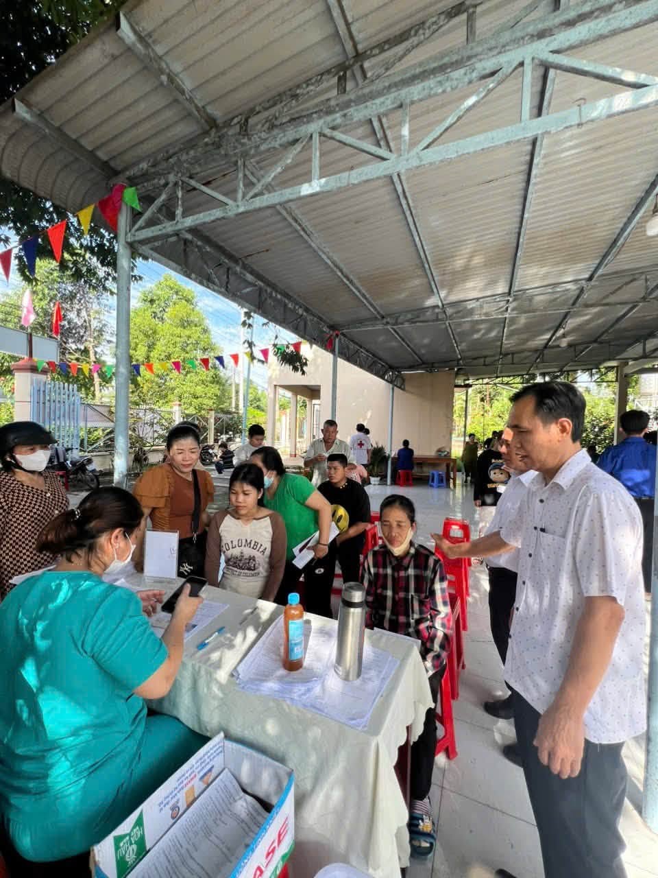 LÃNH ĐẠO UBND PHƯỜNG TÂY NAM ĐẾN THĂM, ĐỘNG VIÊN TẠI CÁC ĐIỂM KHÁM SỨC KHỎE TOÀN DÂN CỦA PHƯỜNG