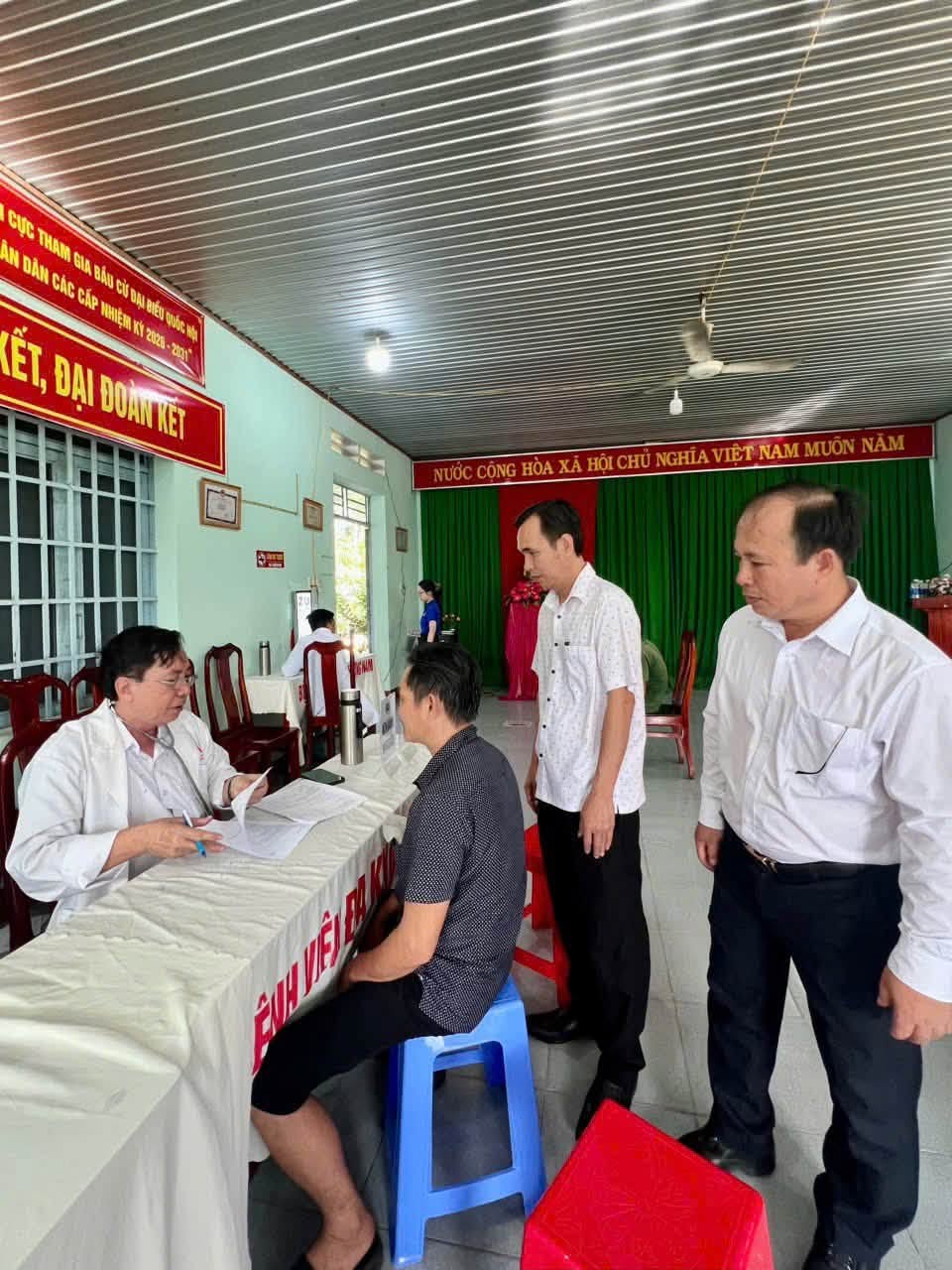 LÃNH ĐẠO UBND PHƯỜNG TÂY NAM ĐẾN THĂM, ĐỘNG VIÊN TẠI CÁC ĐIỂM KHÁM SỨC KHỎE TOÀN DÂN CỦA PHƯỜNG