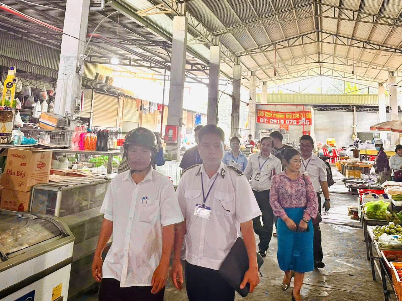 PHƯỜNG TÂY NAM: TRUNG TÂM CUNG ỨNG DỊCH VỤ CÔNG PHƯỜNG KIỂM TRA TÌNH HÌNH HOẠT ĐỘNG TẠI CÁC CHỢ TRÊN ĐỊA BÀN