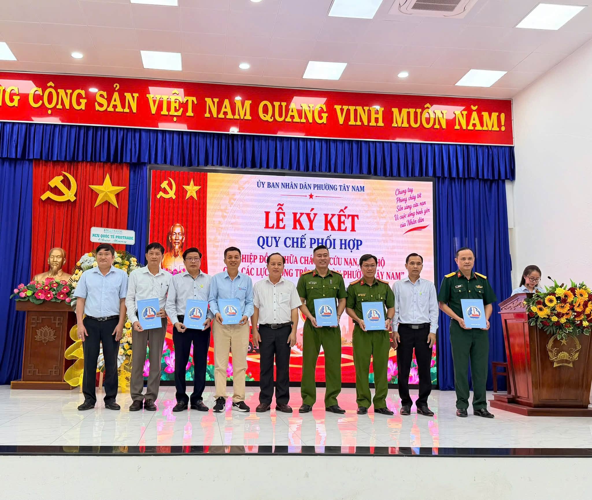 PHƯỜNG TÂY NAM THÀNH LẬP VÀ RA MẮT MÔ HÌNH “PHỐI HỢP HIỆP ĐỒNG CHỮA CHÁY VÀ CỨU NẠN