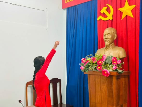 LỄ KẾT NẠP ĐẢNG VIÊN MỚI