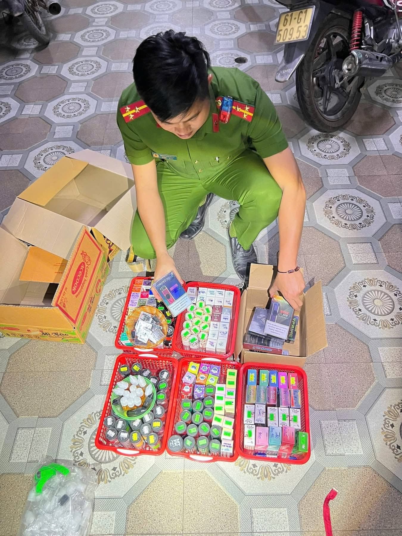 CÔNG AN PHƯỜNG TÂY NAM KIỂM TRA CƠ SỞ KINH DOANH, PHÁT HIỆN VI PHẠM