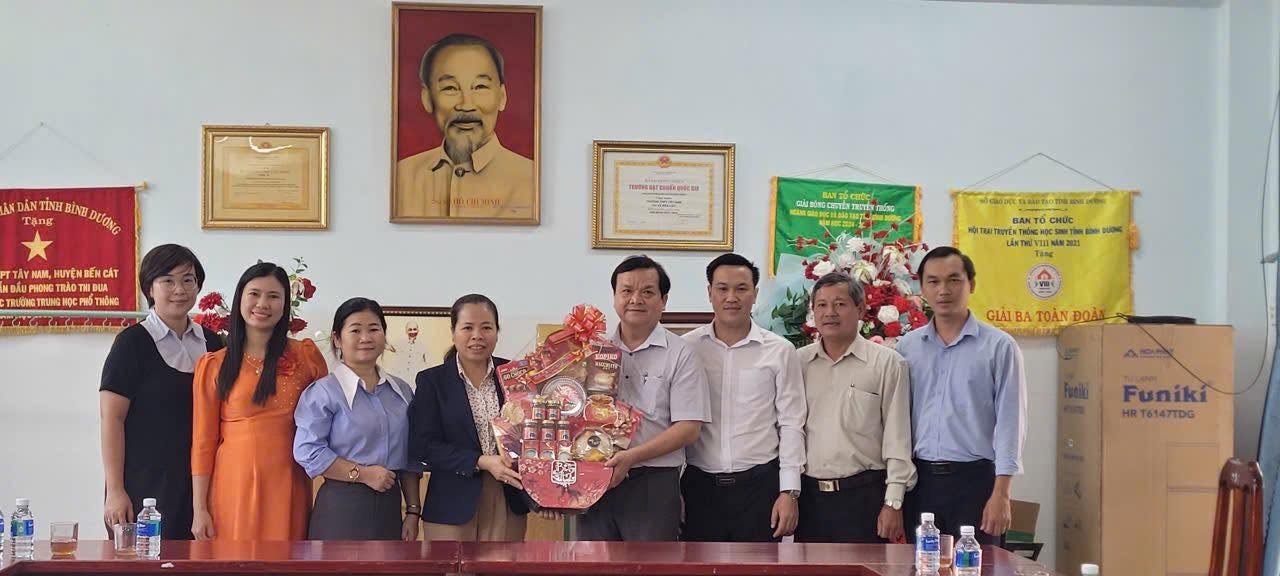 LÃNH ĐẠO ỦY BAN NHÂN DÂN PHƯỜNG TÂY NAM THĂM, CHÚC TẾT CÁC CƠ SỞ TÔN GIÁO