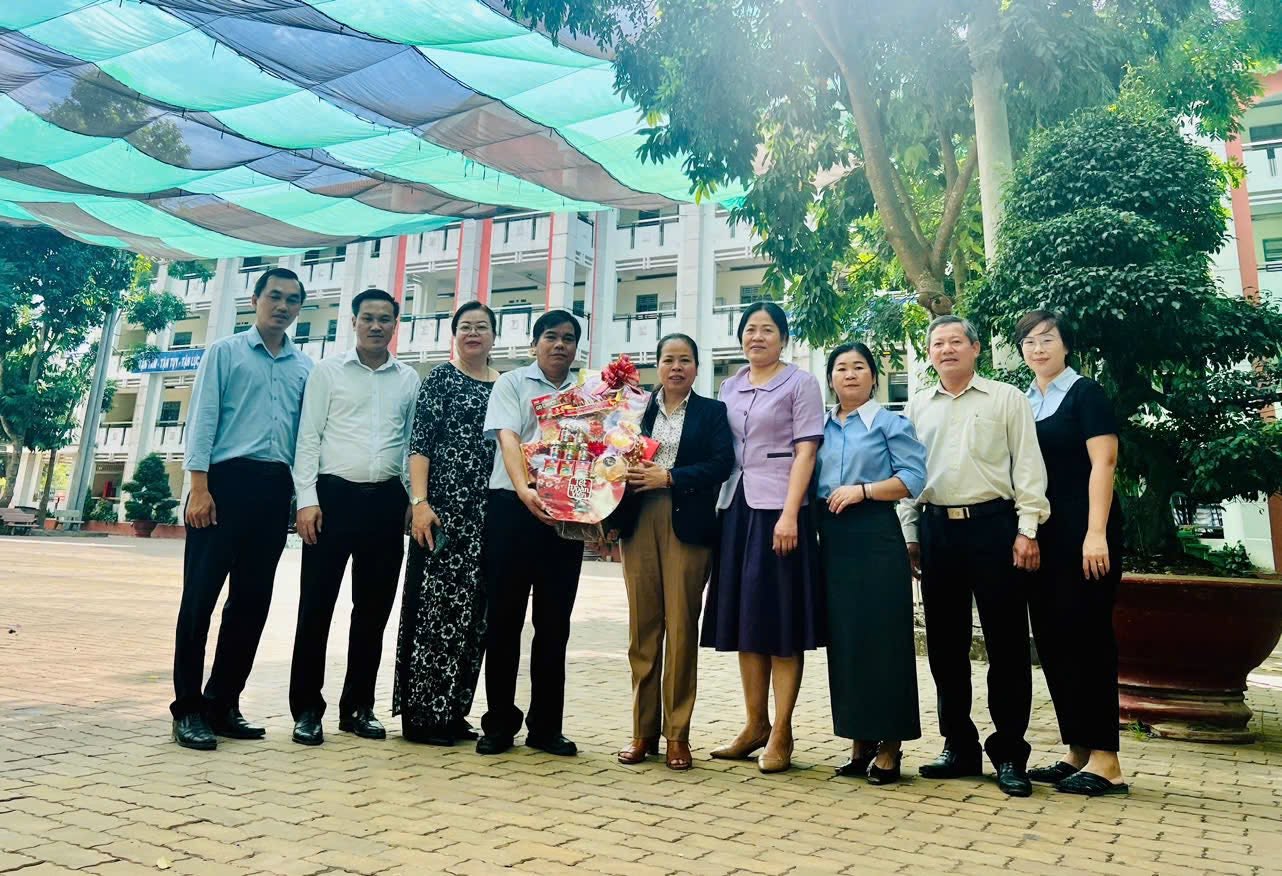 LÃNH ĐẠO ỦY BAN NHÂN DÂN PHƯỜNG TÂY NAM THĂM, CHÚC TẾT CÁC CƠ SỞ TÔN GIÁO