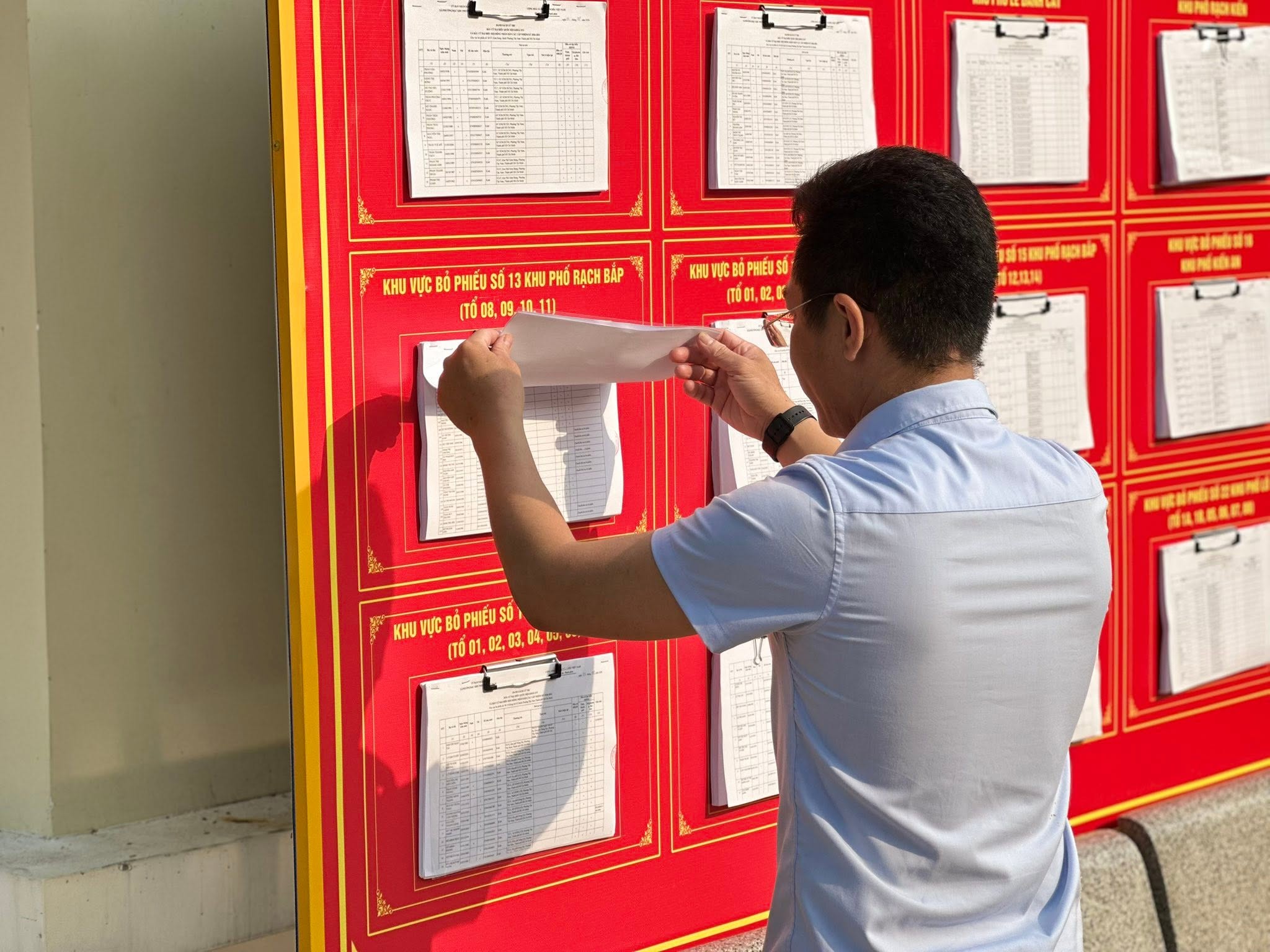 PHƯỜNG TÂY NAM NIÊM YẾT DANH SÁCH CỬ TRI BẦU CỬ ĐẠI BIỂU QUỐC HỘI KHÓA XVI VÀ HĐND CÁC CẤP, NHIỆM KỲ 2026-2031